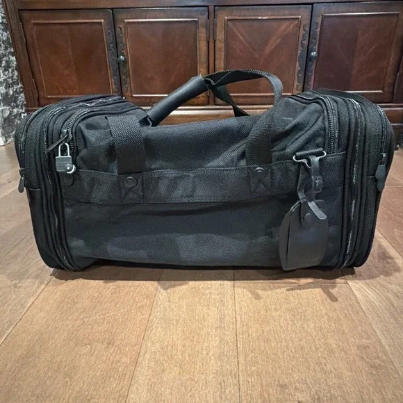 Briggs & Riley Travelware Carry‑On Duffle Bag Black 22x13 – READ - Picture 4 of 7